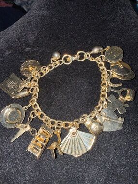 CORO excellent condition 18 Gold-Tone w/Charm Bracelet 1960’s collectible